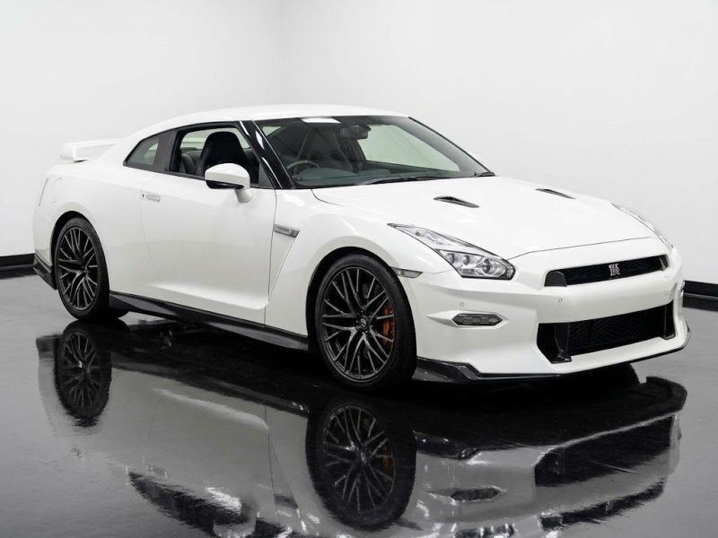 Nissan GT R Black Edition Pearl White 2023