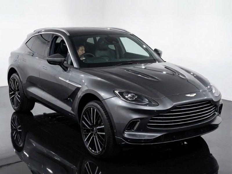 Aston Martin DBX 2022