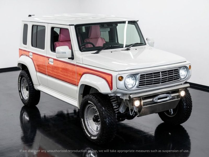 Suzuki Jimny Nomade Widebody 4WD 2025 in Pearl White imported from Japan by Autoselecta.com
