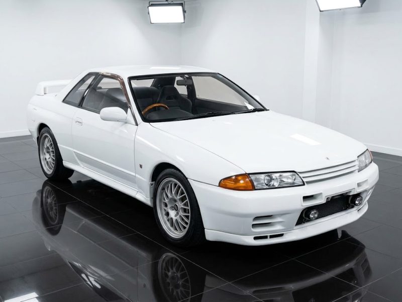 Nissan Skyline GT-R BNR32 1992 White Japanese import.