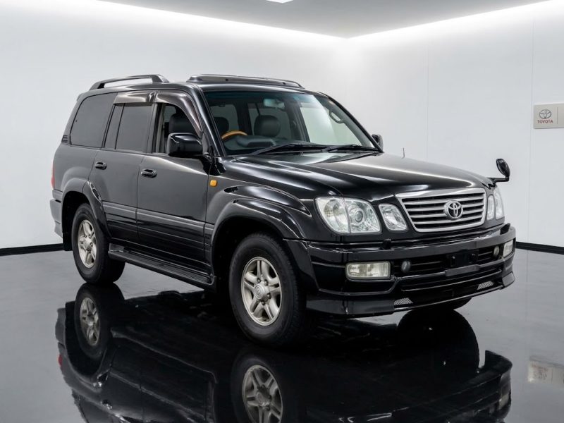 Toyota Land Cruiser Cygnus 2005 V8 luxury Japanese import SUV.