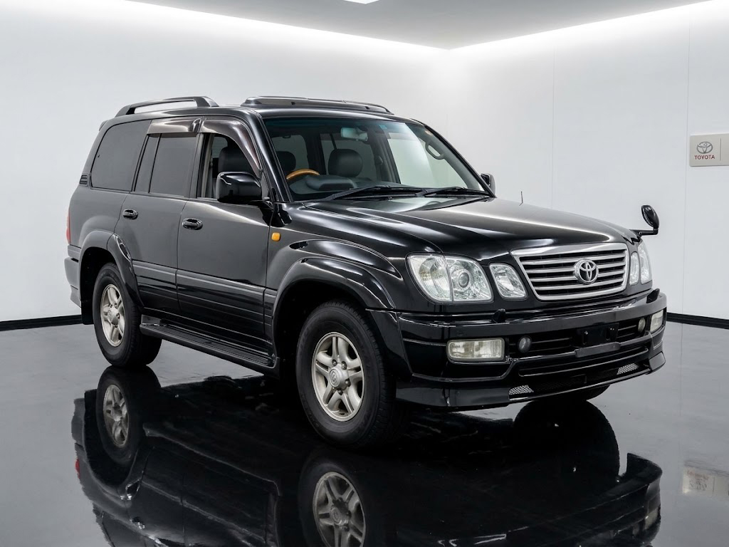 Toyota Land Cruiser Cygnus 2005 V8 luxury Japanese import SUV.