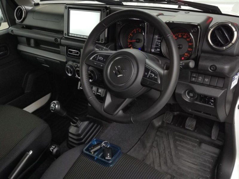 Suzuki Jimny Sierra manual interior black trim