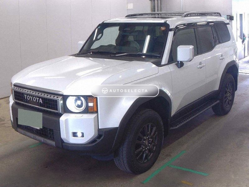 Toyota Land Cruiser 250 VX Pearl White front angle