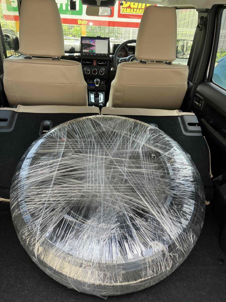 Suzuki Jimny Nomade unused spare tyre and rear luggage compartment