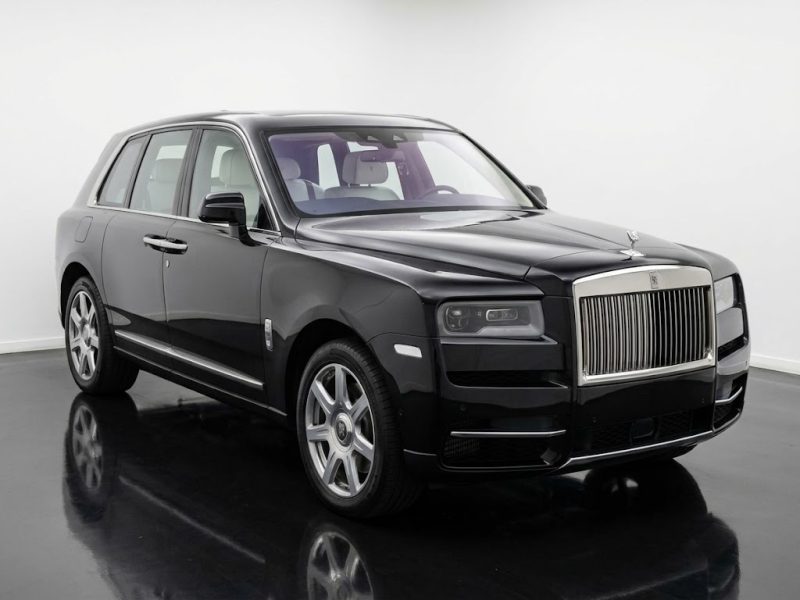 Rolls-Royce Cullinan 2023 Left Hand Drive Black Cream Leather.