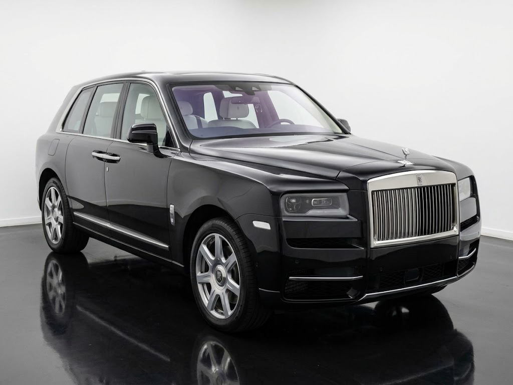 Rolls-Royce Cullinan 2023 Left Hand Drive Black Cream Leather.